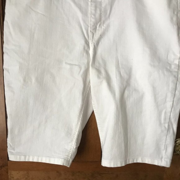 DG2 by Diane Gilman White 5-Pocket Cropped Jeans Size 18W - Picture 8 of 15